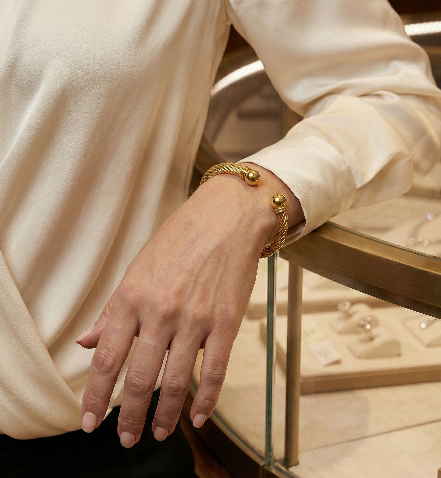 Brazalete Abierto de Estilo Cable Trenzado con Terminales Esféricas - Acero Inoxidable Hipoalergénico vimarq.com