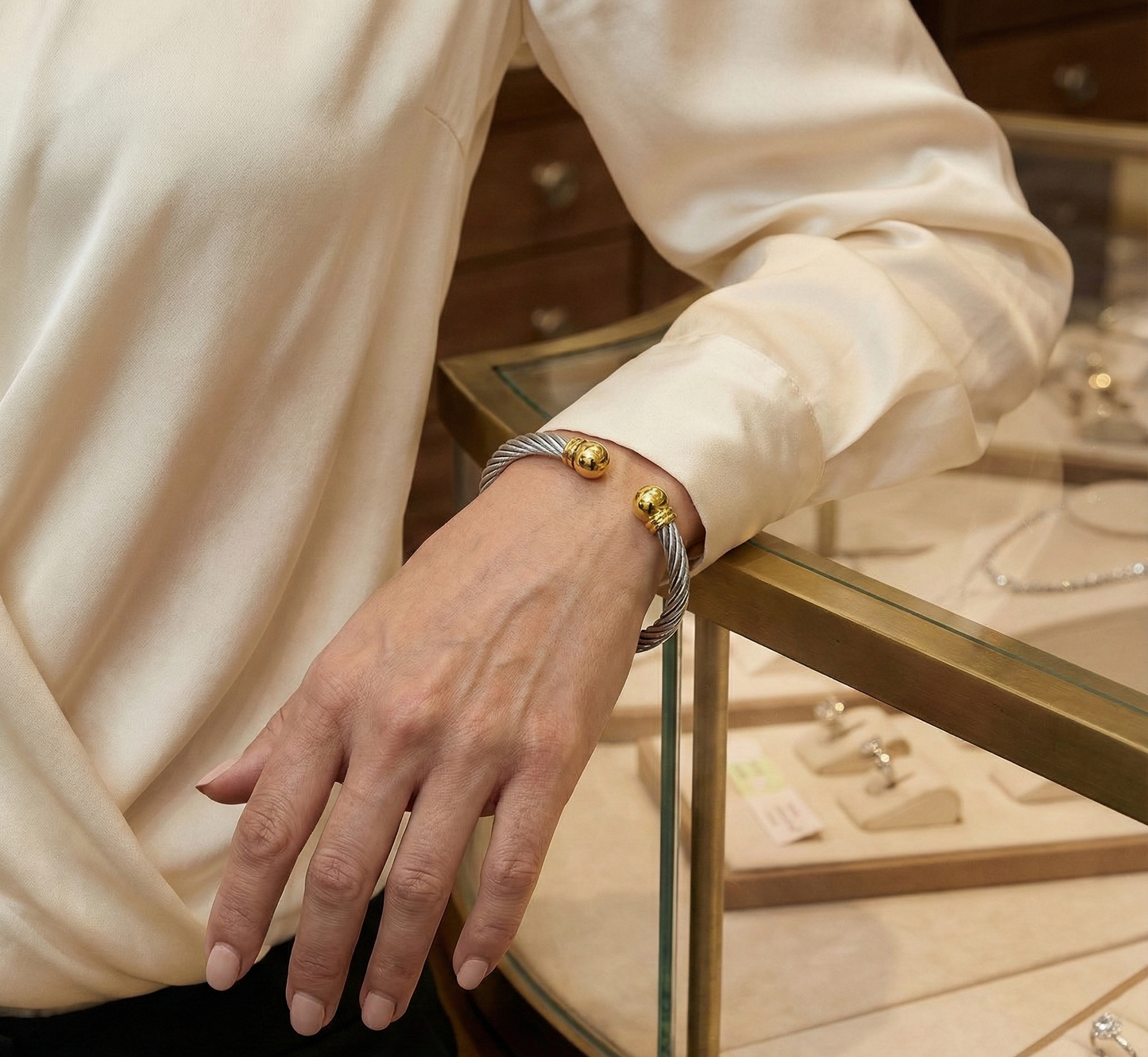 Brazalete Abierto de Estilo Cable Trenzado con Terminales Esféricas - Acero Inoxidable Hipoalergénico vimarq.com