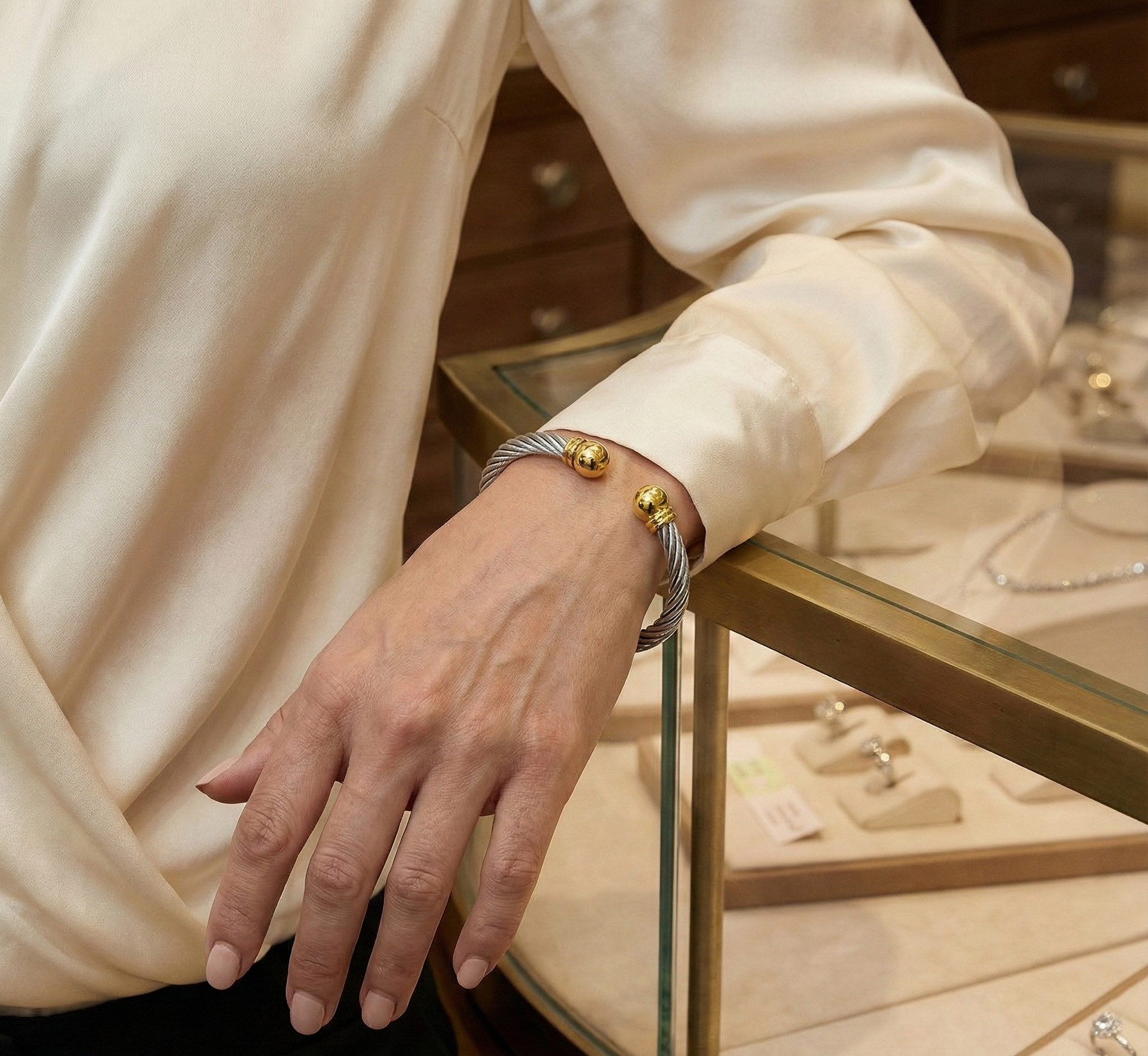 Brazalete Abierto de Estilo Cable Trenzado con Terminales Esféricas - Acero Inoxidable Hipoalergénico vimarq.com