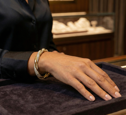 Brazalete "Argentum" Torcido en Acero Inoxidable Macizo y Cristales Pavé