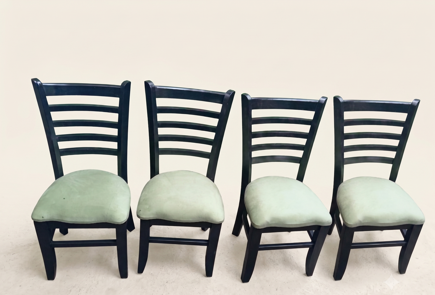 comedor-4-sillas-madera-laurel-cortes-blanco-vimarq-el-salvador