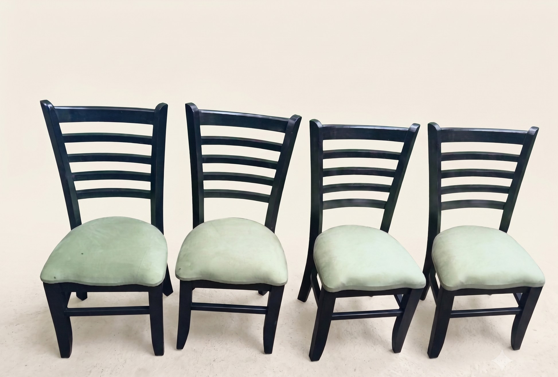 comedor-4-sillas-madera-laurel-cortes-blanco-vimarq-el-salvador