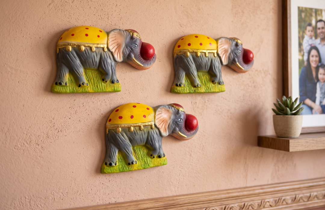 elefantes-barro-decorativos-pared-amarillo-vimarq.com-El-Salvador