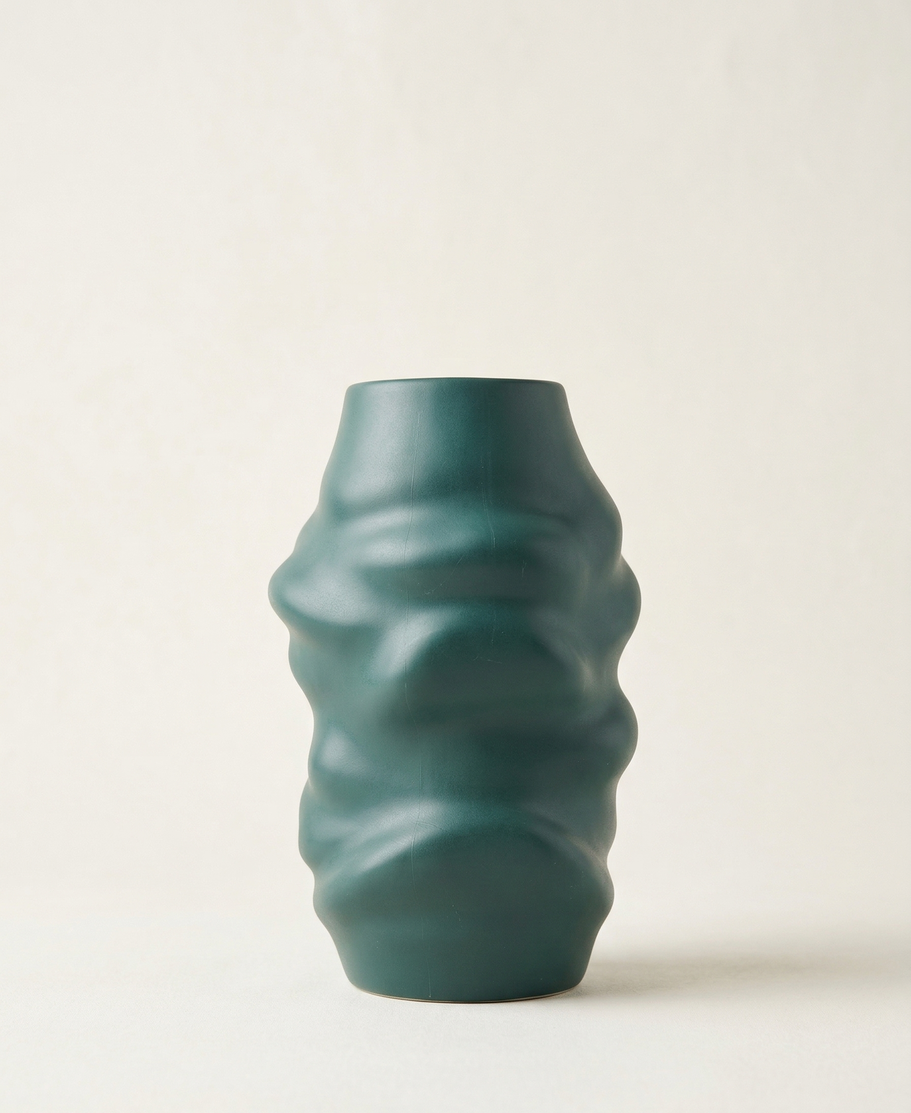 florero-ondulado-irregular-plastico-mate-vimarq.com-El-Salvador
